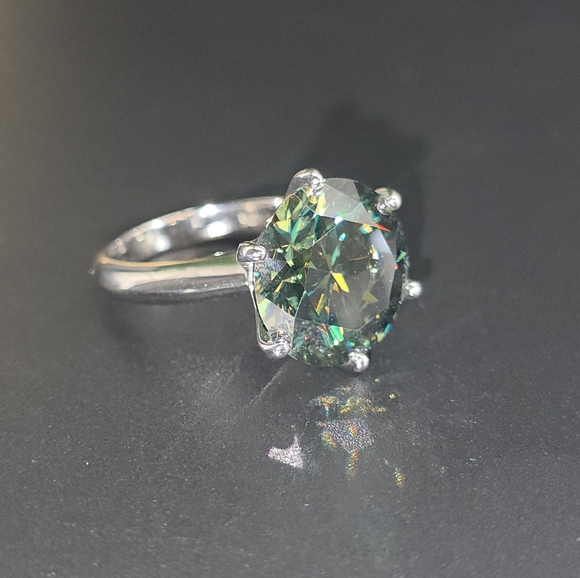 None Jewelry - 10 Carat Green Moissanite Diamond. 925 Sterling Silver Ring. Platinum Plated.